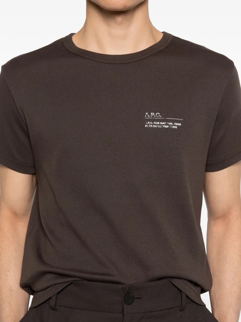 A.P.C. T-shirt met logodetail Bruin