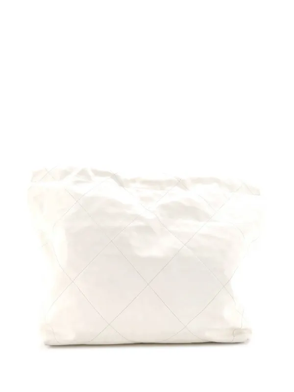 CHANEL Pre-Owned 22 绗缝小牛皮小号搭链水饺包| 白色| FARFETCH CN