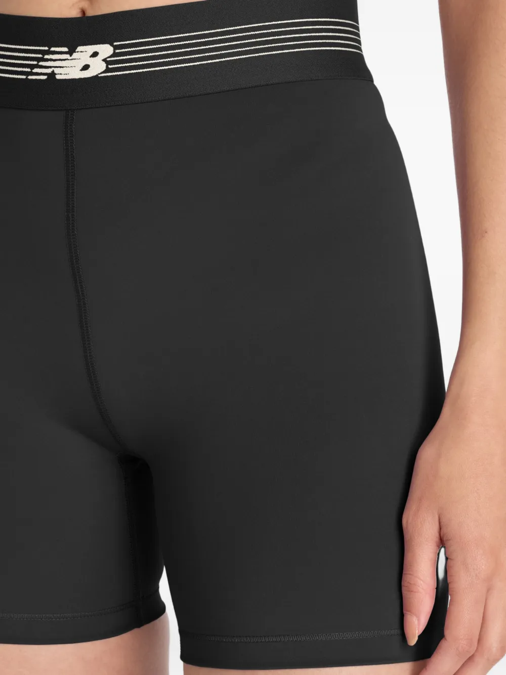 New Balance AC getailleerde shorts Zwart