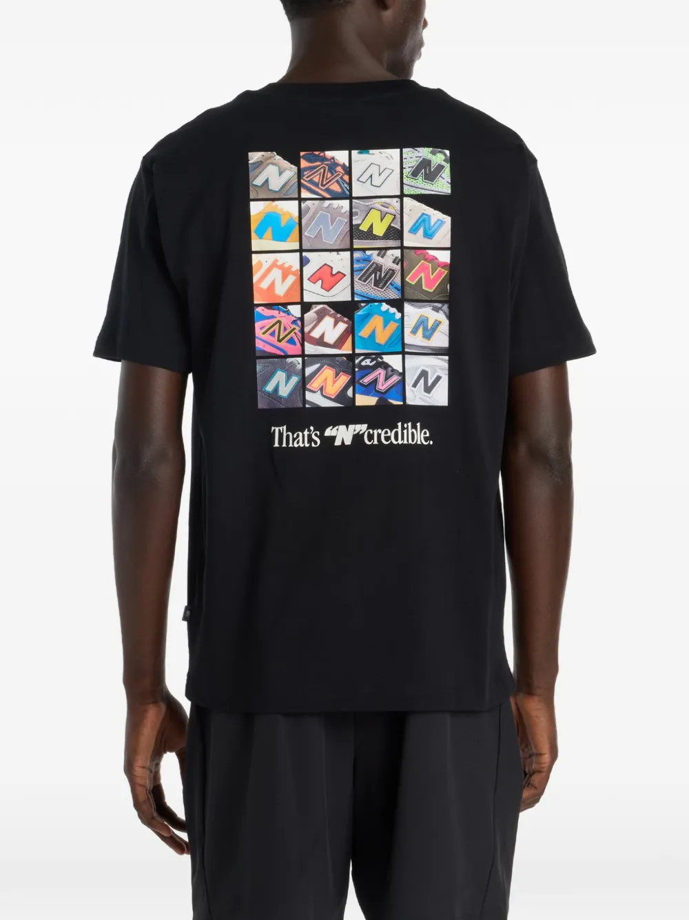 New Balance N Collage T-shirt met grafische print Zwart