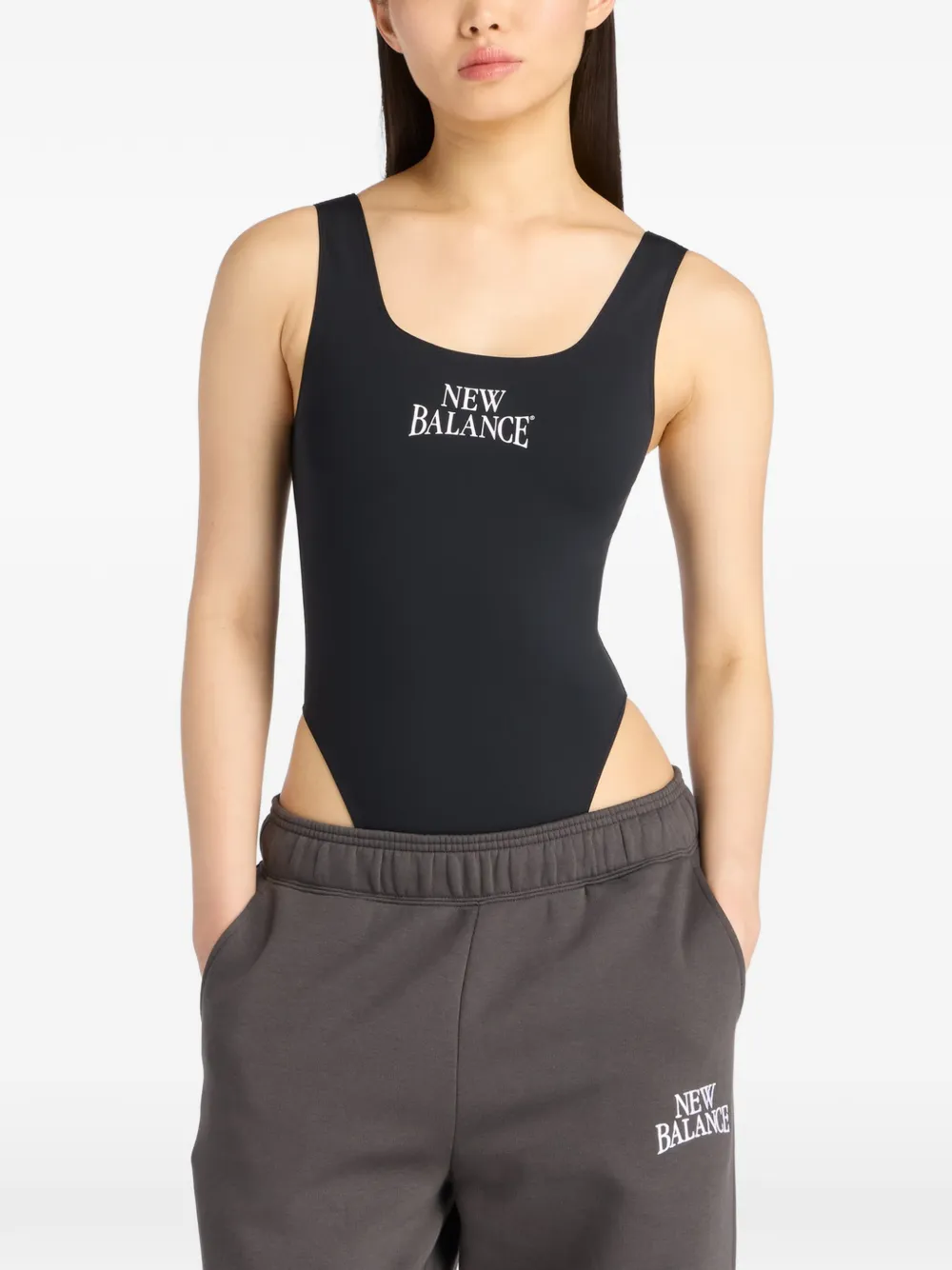 New Balance Trackside jumpsuit met logodetail Zwart