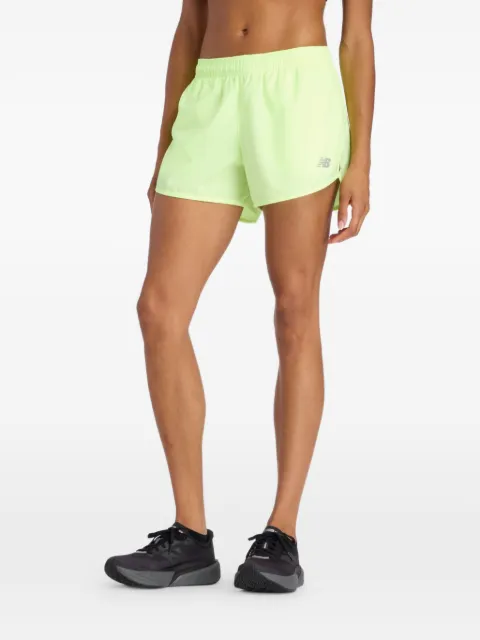 New Balance shorts con detalle del logo