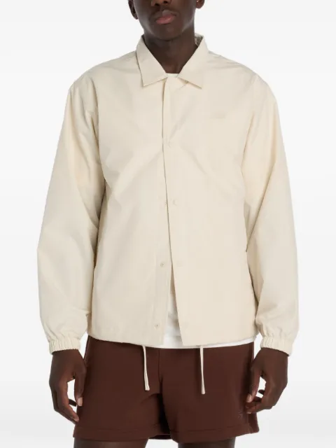 New Balance sobrecamisa con motivo gráfico