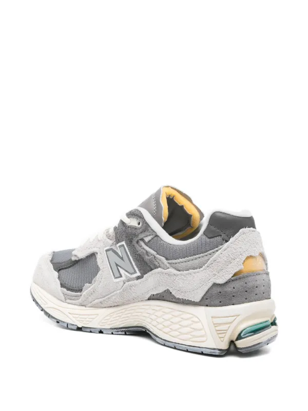 New Balance 2002R Protection Pack スニーカー | グレー | FARFETCH JP