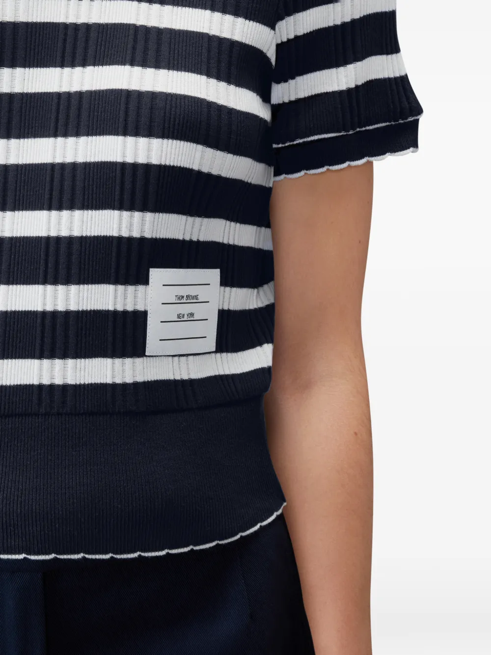 Thom Browne Gestreept T-shirt met gewelfde rand Blauw