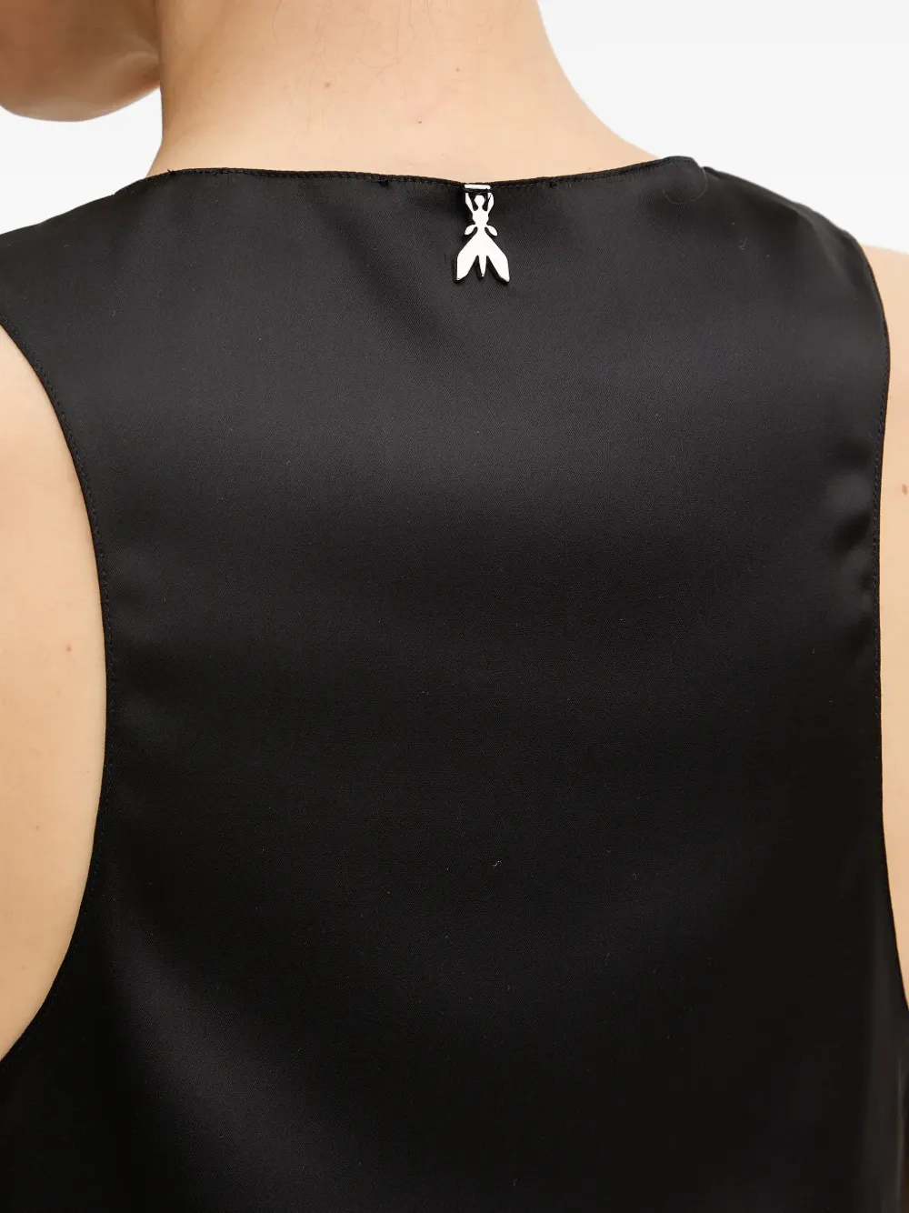 Patrizia Pepe Blouse met diepe ronde hals en logodetail Zwart