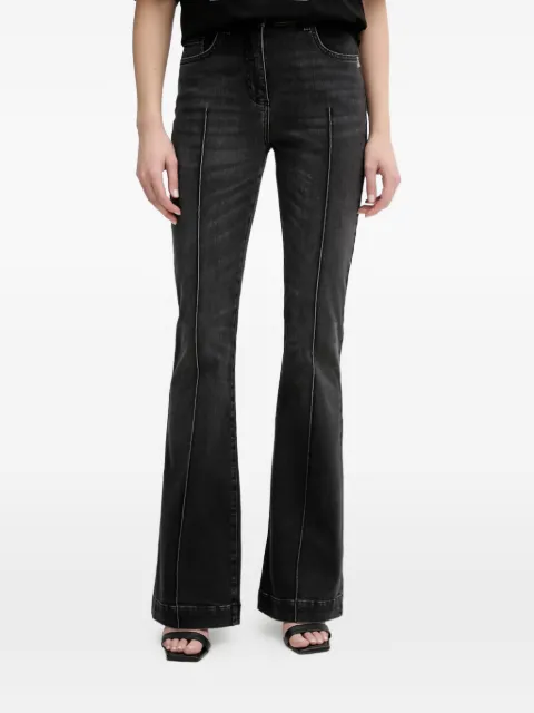 Patrizia Pepe jeans acampanados y detalle de costura
