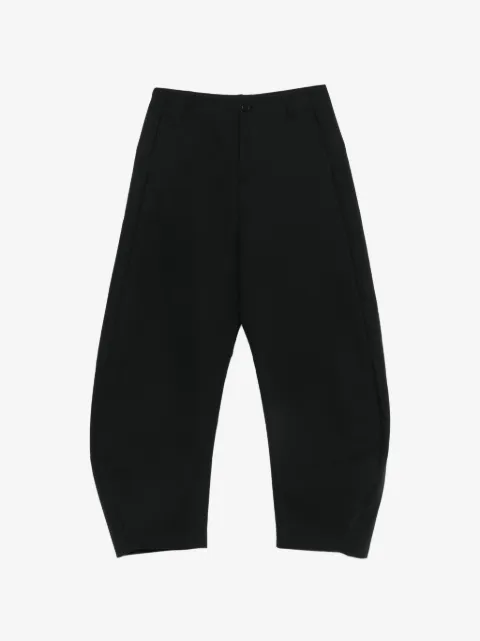 Amomento pantalones con costuras curvas