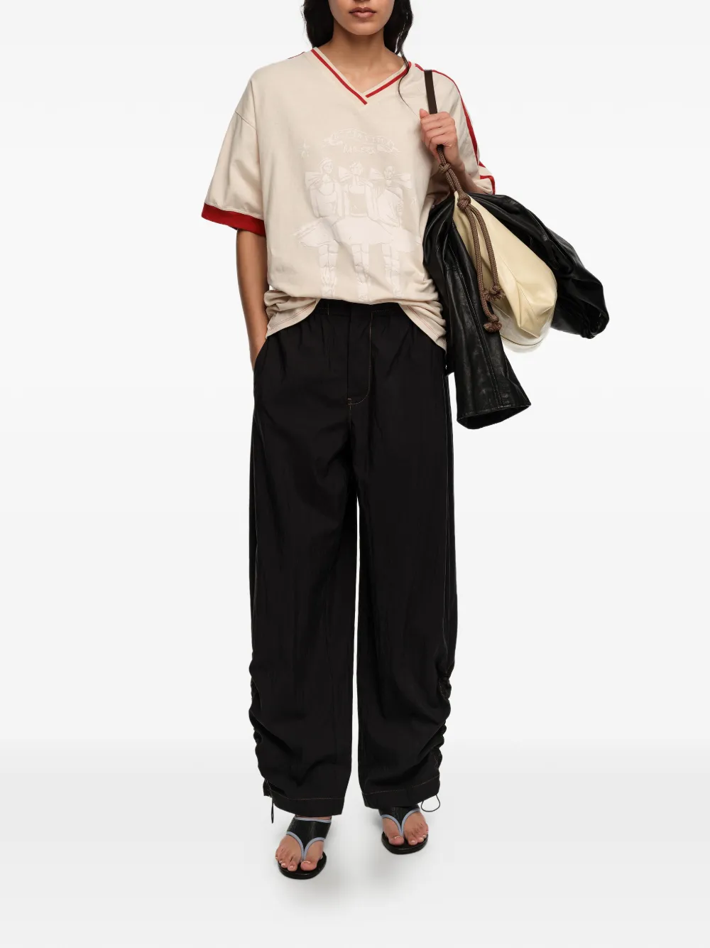  Bimba Y Lola Graphic-print V-neck T-shirt - Neutrals 