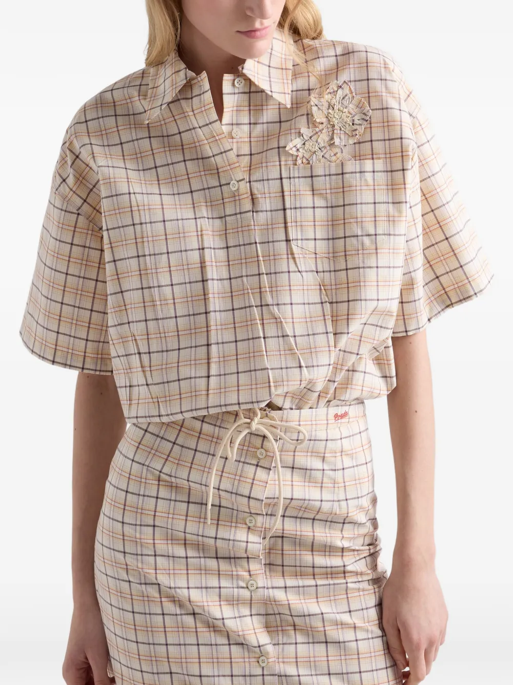 Prada Geruite blouse met bloemenapplicatie Beige