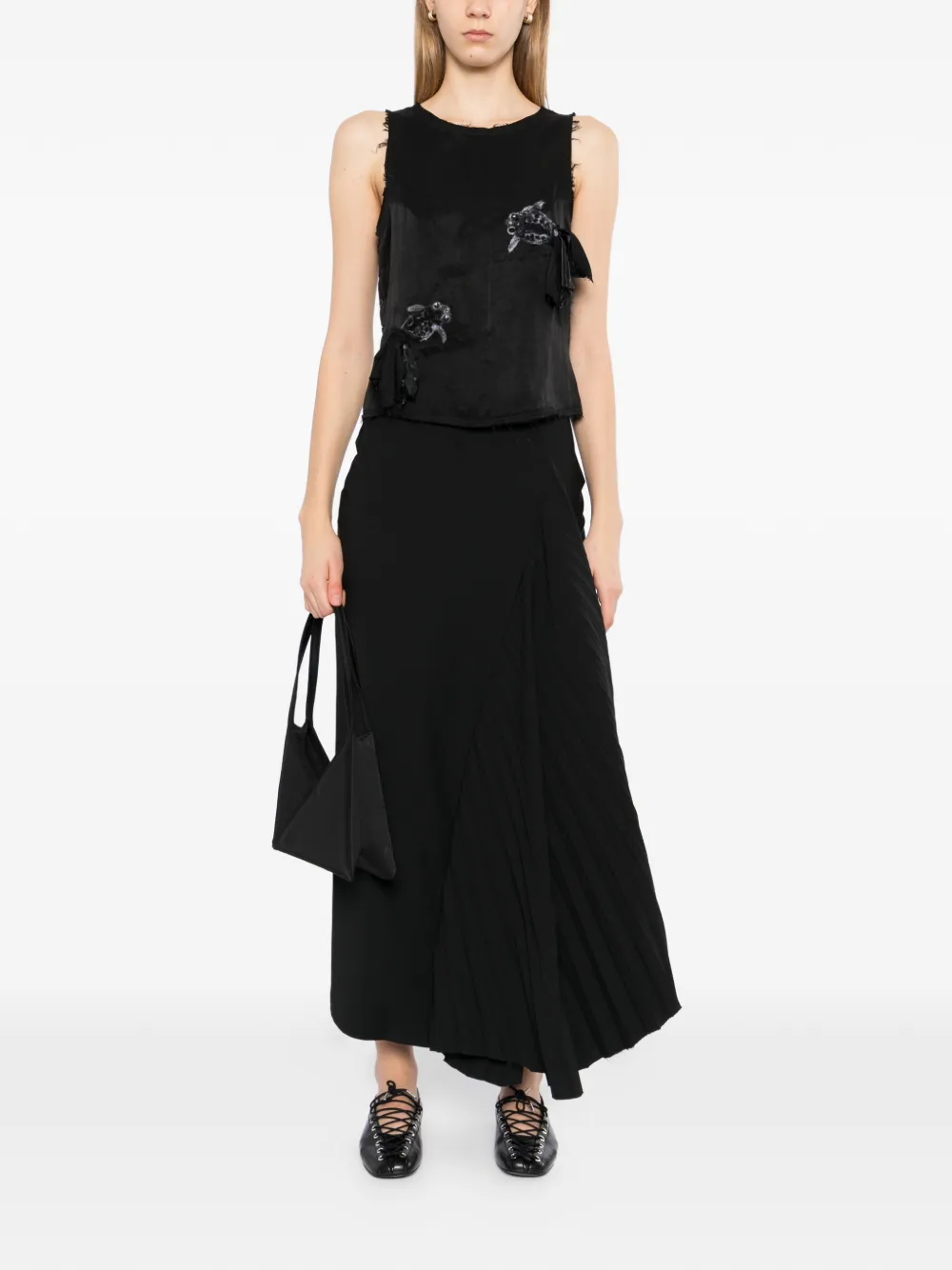  Gg In Red Embroidery Sleeveless Top - Black 