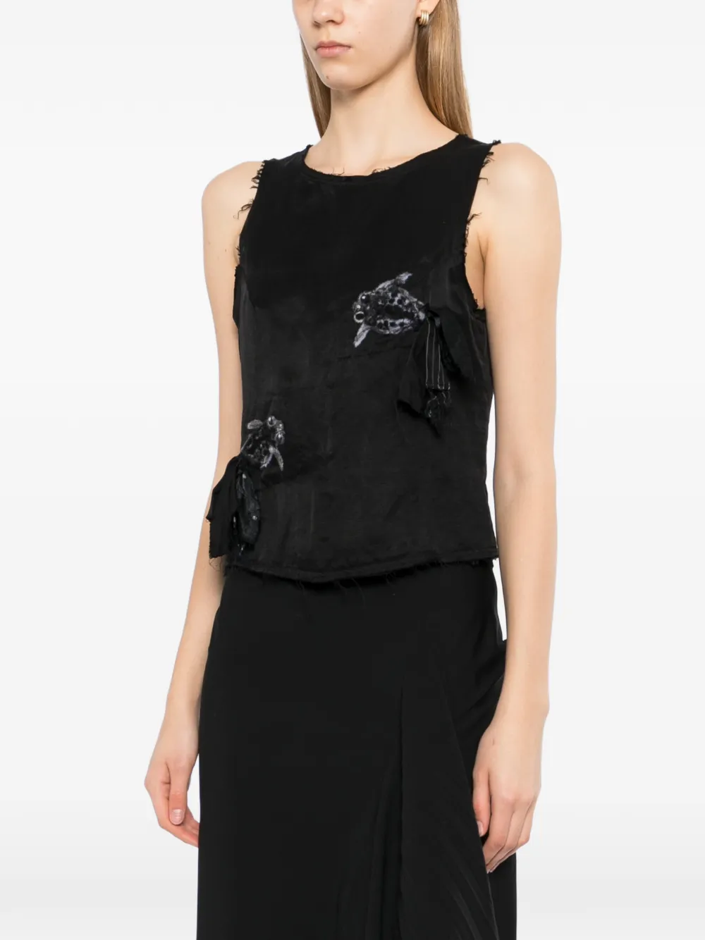  Gg In Red Embroidery Sleeveless Top - Black 
