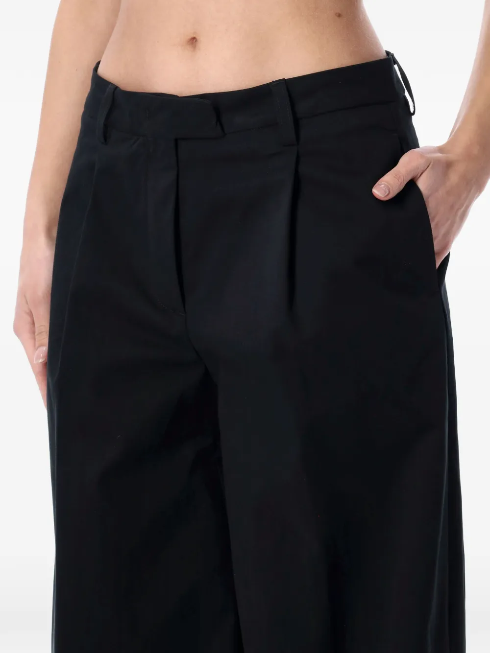  Thelatest Deva Pleated Trousers - Black 