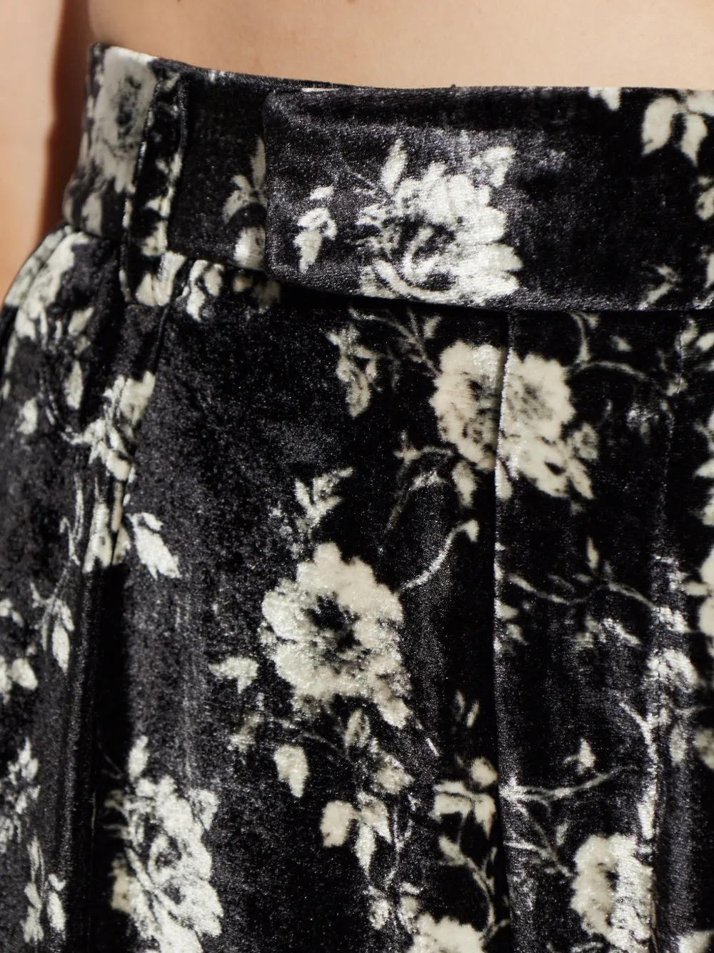 R13 Broek met bloemen Zwart