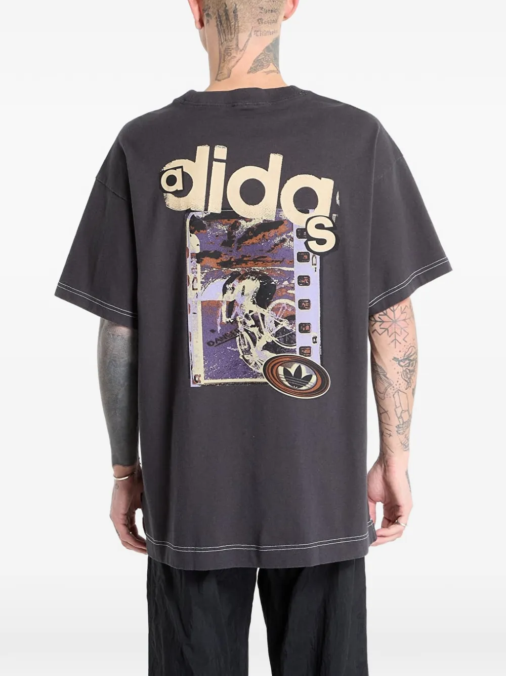 adidas T-shirt met grafische print en korte mouwen Grijs