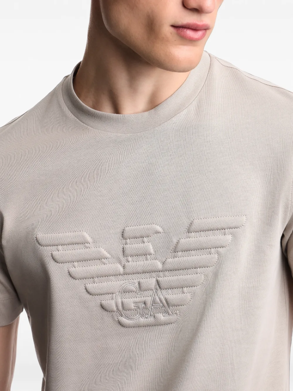 Emporio Armani T-shirt met logo-reliëf en ronde hals Beige