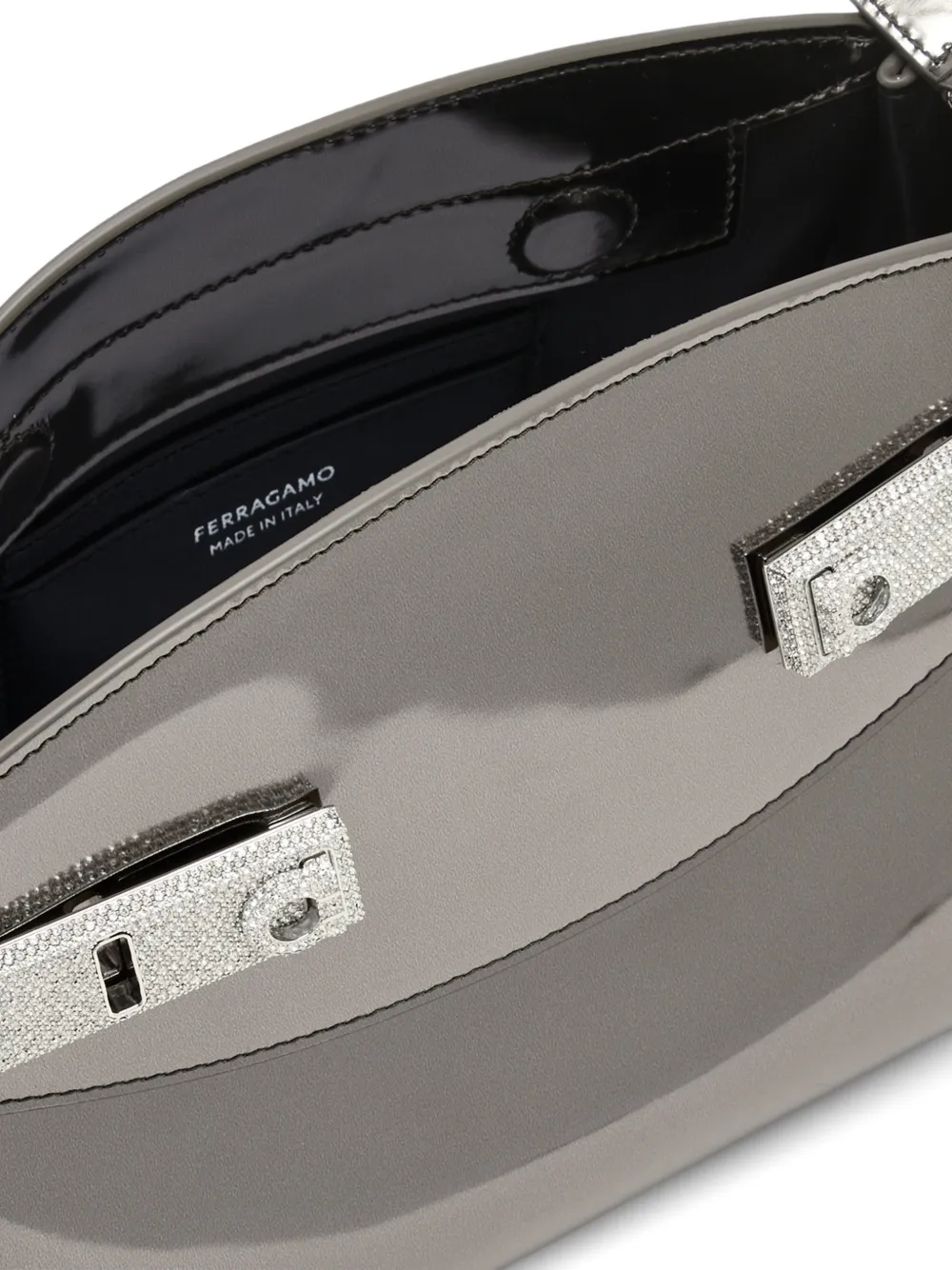 Ferragamo Clutch verfraaid met kristallen Grijs