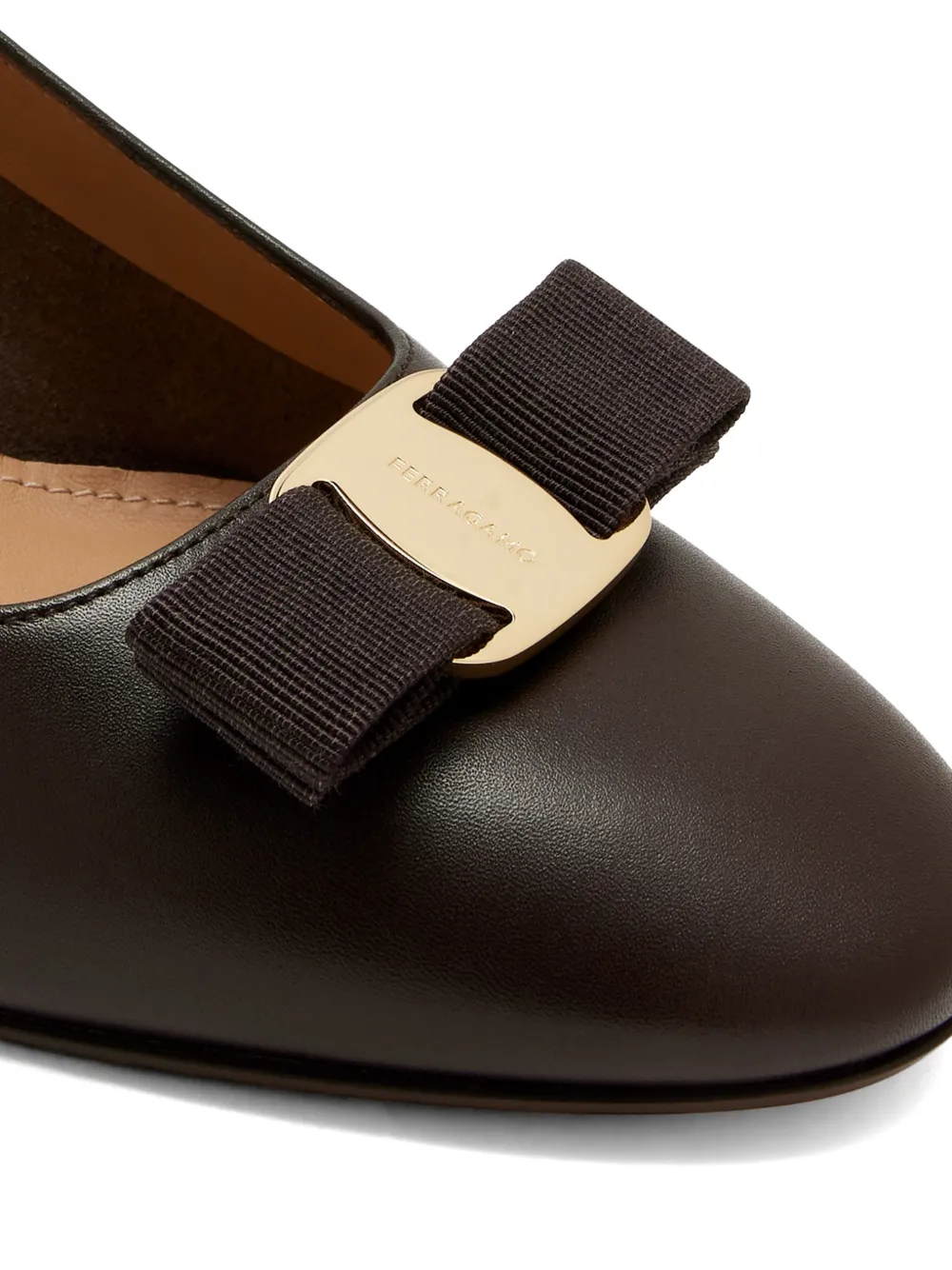 Ferragamo Pumps met strik Bruin