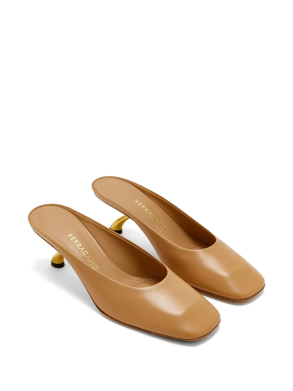 Ferragamo Muiltjes met vierkante neus Beige