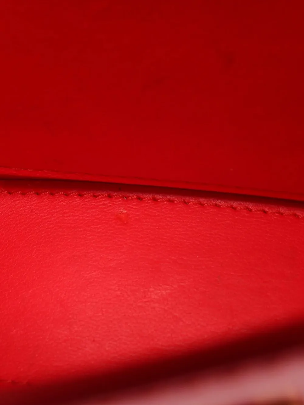2010-2026 Calfskin Hourglass Wallet On Chain Crossbody Bag