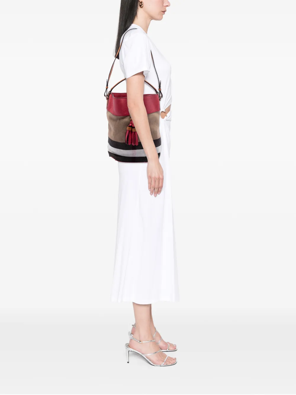  Burberry Pre-owned 2000-2017 Medium Mega Check Canvas And Grained Calfskin Ashby Tassel Bucket Bag Satchel - Brown 