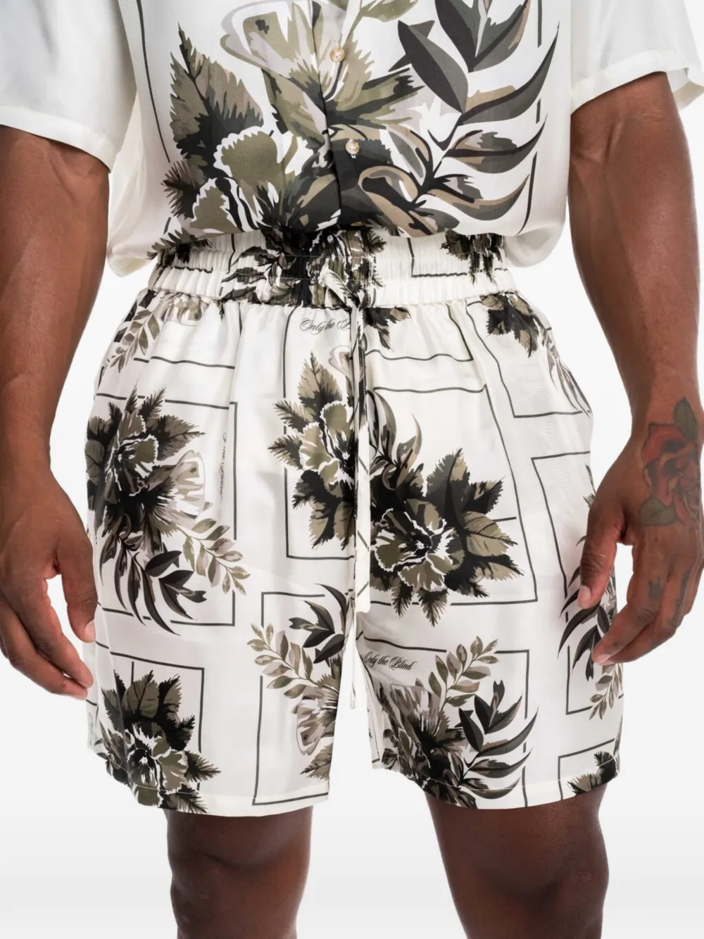 Only the Blind Shorts met botanische print Beige