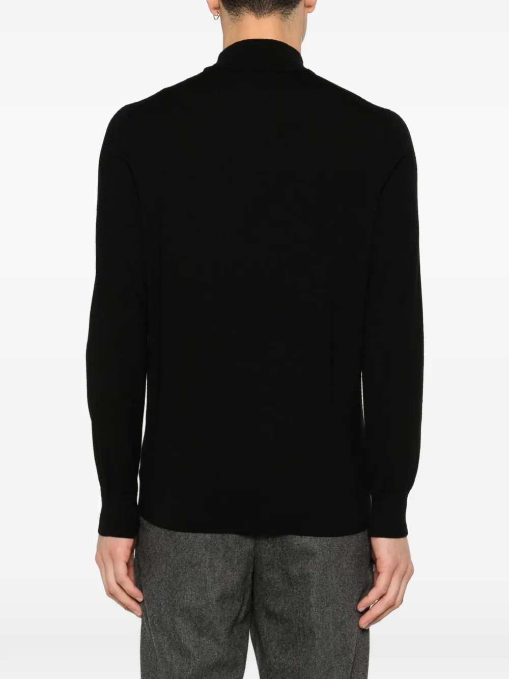 Long-Slevee Turtle-Neck Sweater
