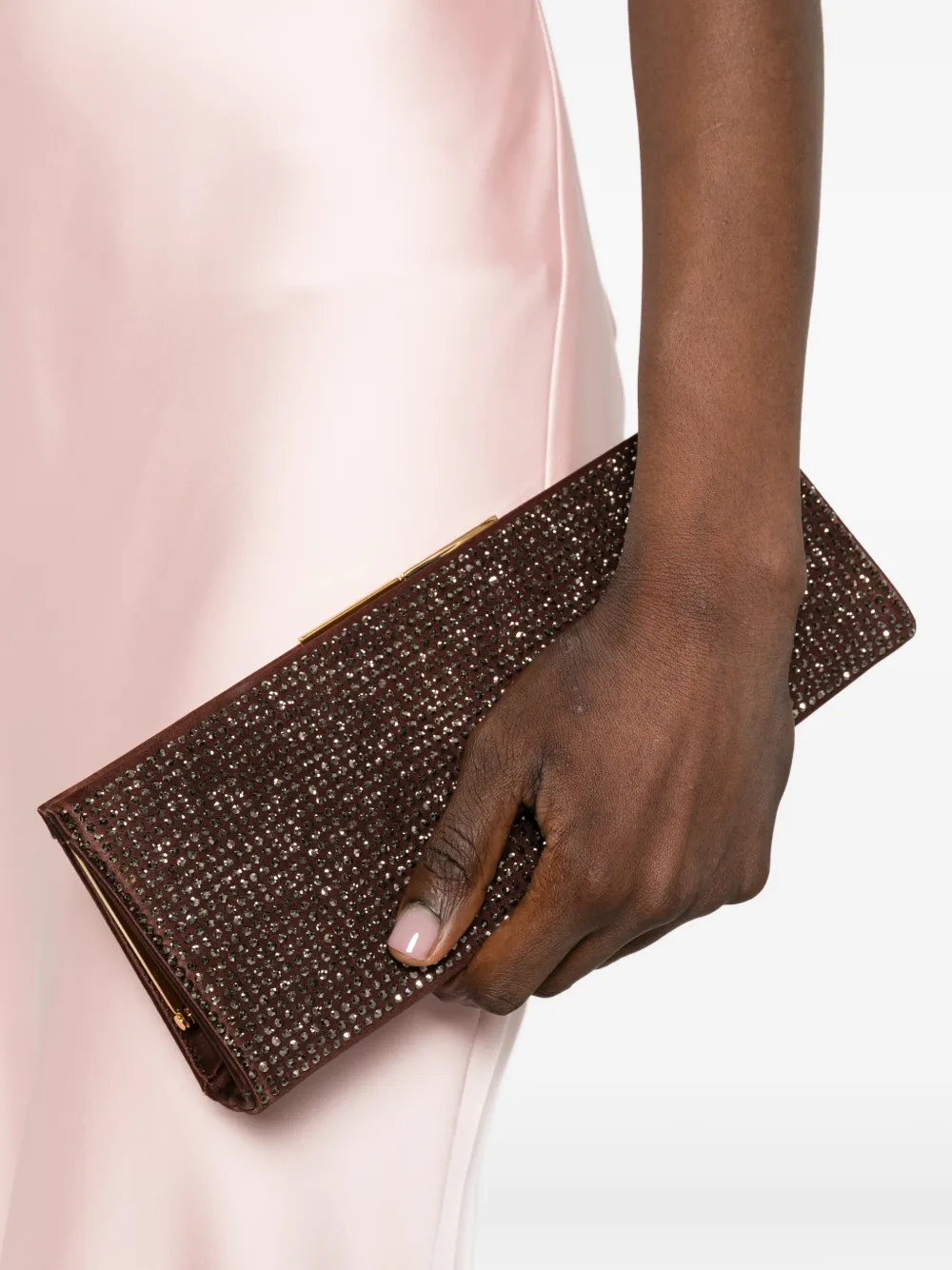 Lola Cruz Écla clutch met kettinghengsel en stras Bruin