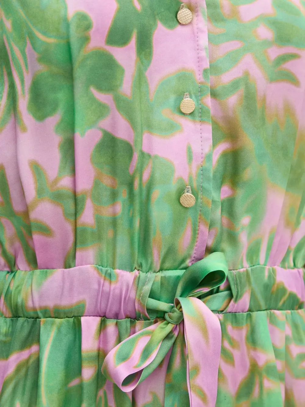 La Petite Française Ronnie midi-jurk met bloemenprint en gestrikte taille Groen
