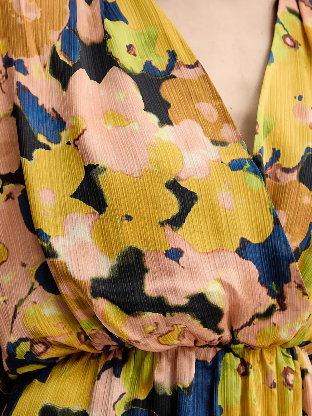 Floral-Patterned V-Neck Midi Dress