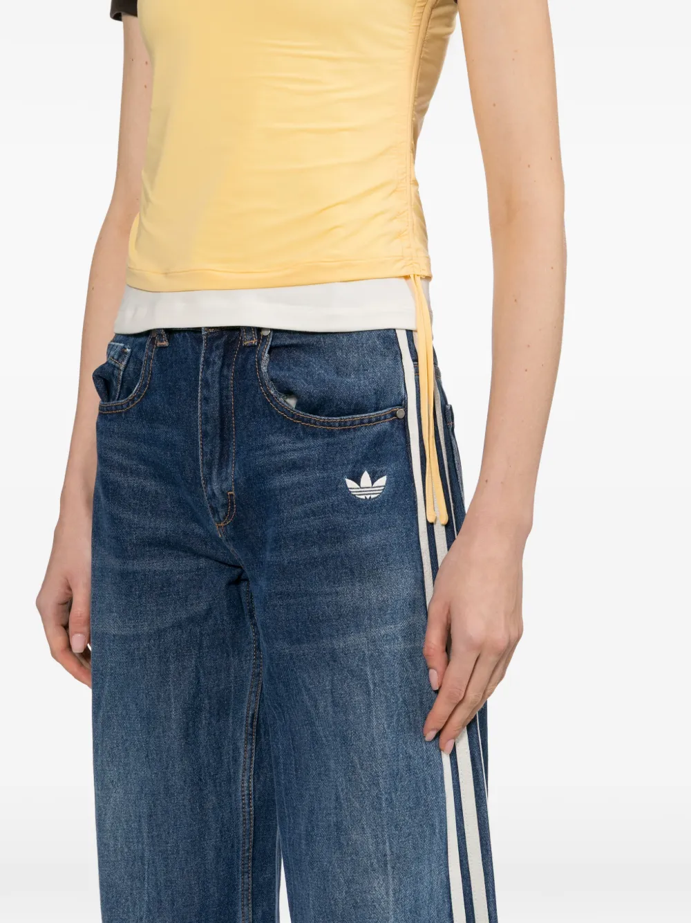 adidas Ruimvallende jeans Blauw