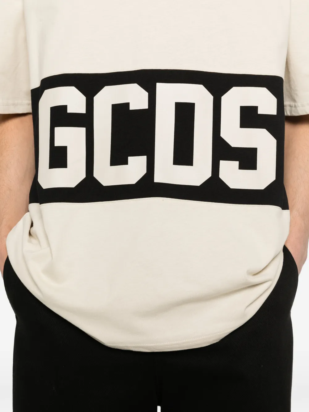 GCDS T-shirt met logo Beige