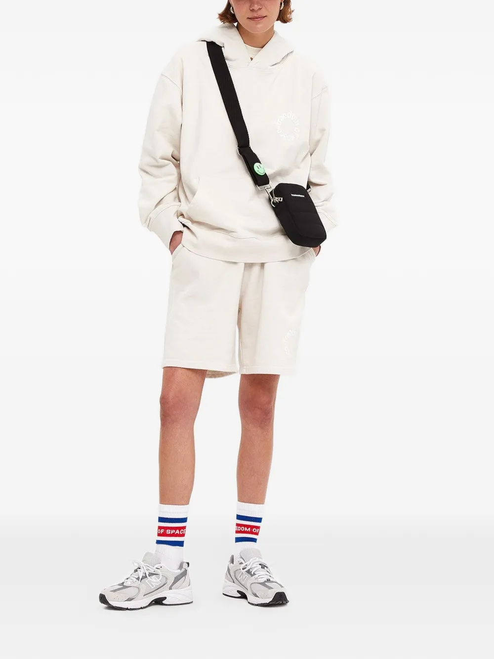 FREEDOM OF SPACE Trainingsshorts met logo Beige