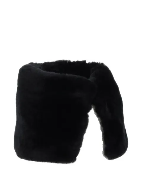 Antipast faux-fur muffler