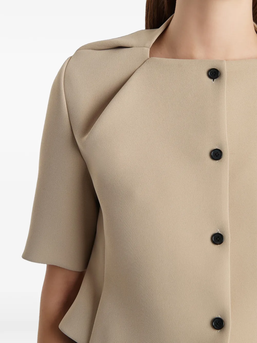 KHAITE Franc jack met korte mouwen en knoop Beige