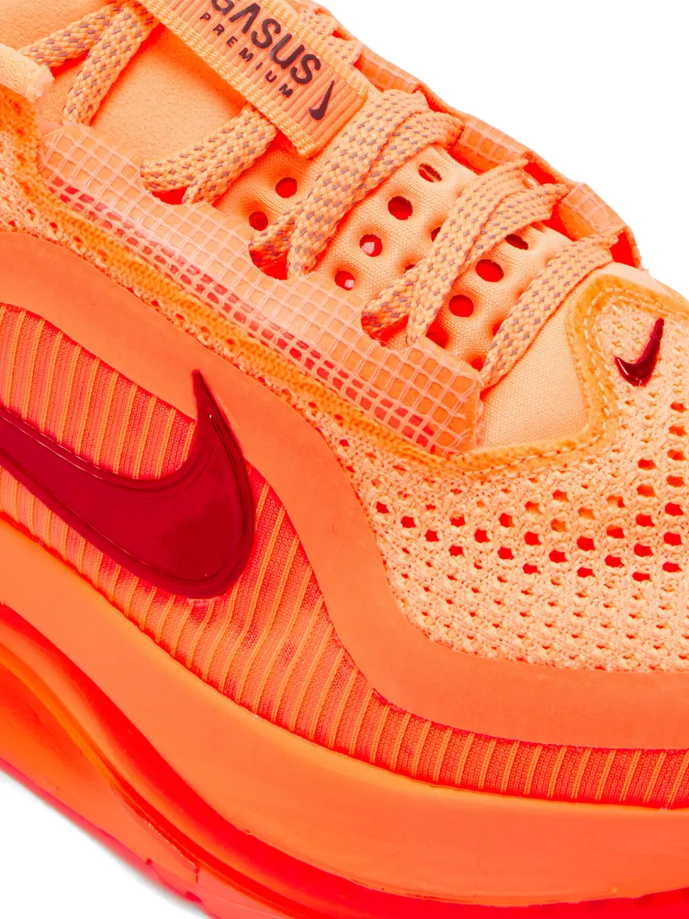 Nike Pegasus Premium perforated sneakers Oranje