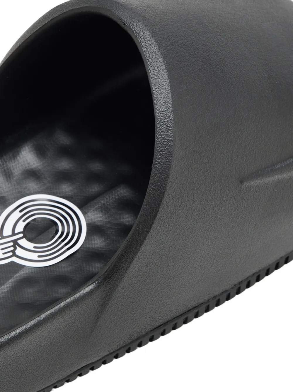 Nike Calm 2.0 embossed-logo slides Zwart