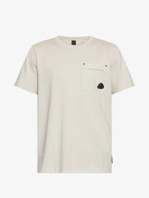 Moose Knuckles playera con logo y bolsillo
