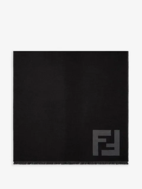 FENDI mascada con flecos y detalle del logo