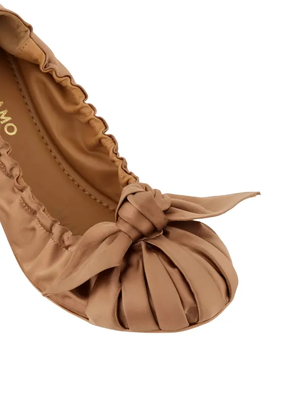 Ferragamoリボン付きブラウンフラットバレーシューズ Ferragamo リボン フラットシューズ | ニュートラル | FARFETCH JP