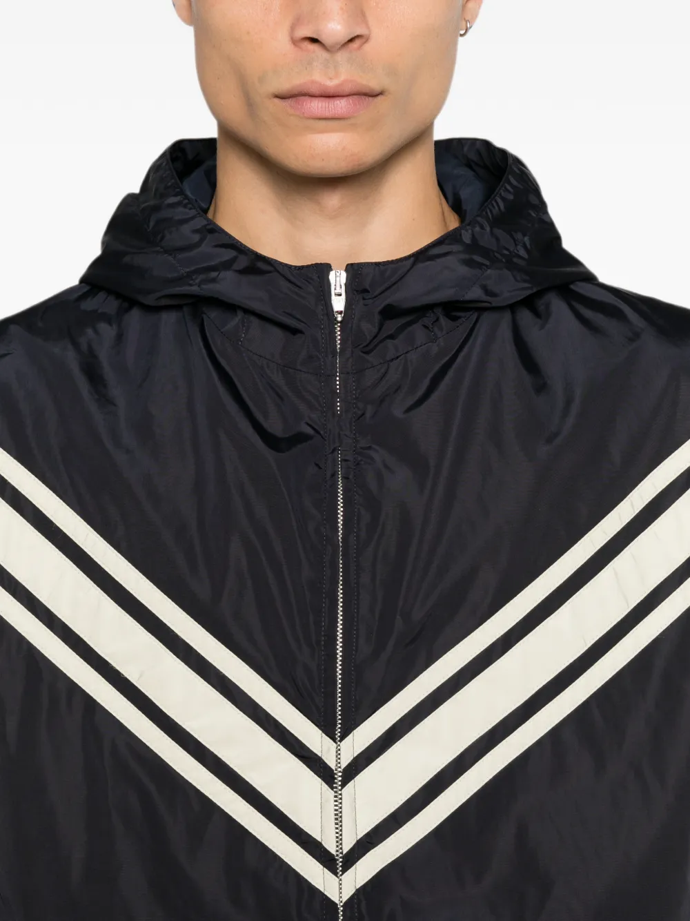 Valentino Garavani Jack met capuchon en chevron-detail Blauw