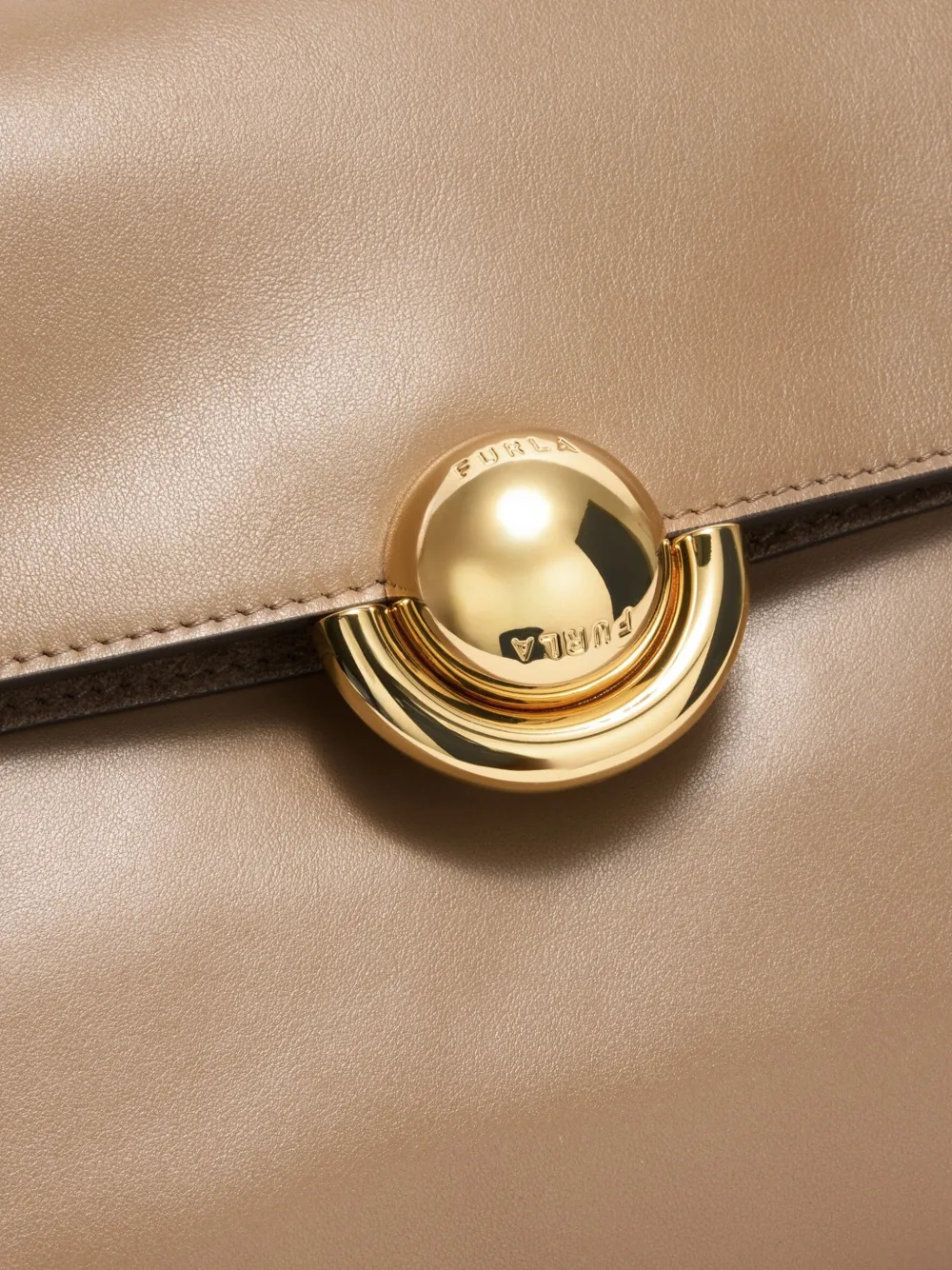 Furla Domus S leren schoudertas Beige