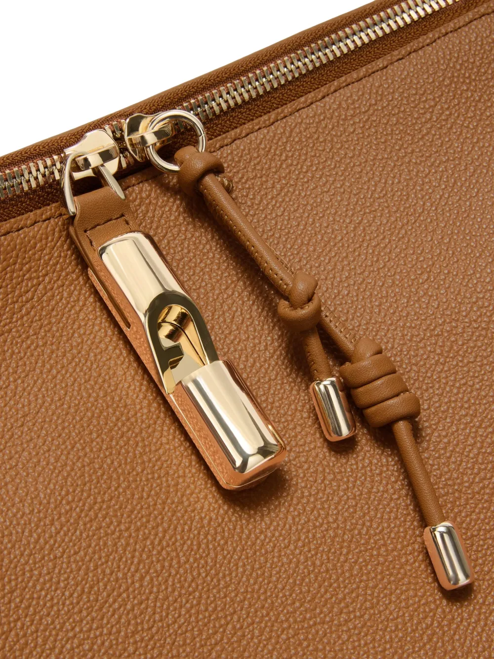 Furla Debby schoudertas met rits en bedel Bruin