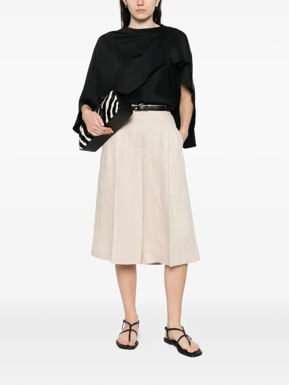 Peserico Shorts met geplooide voorkant Beige