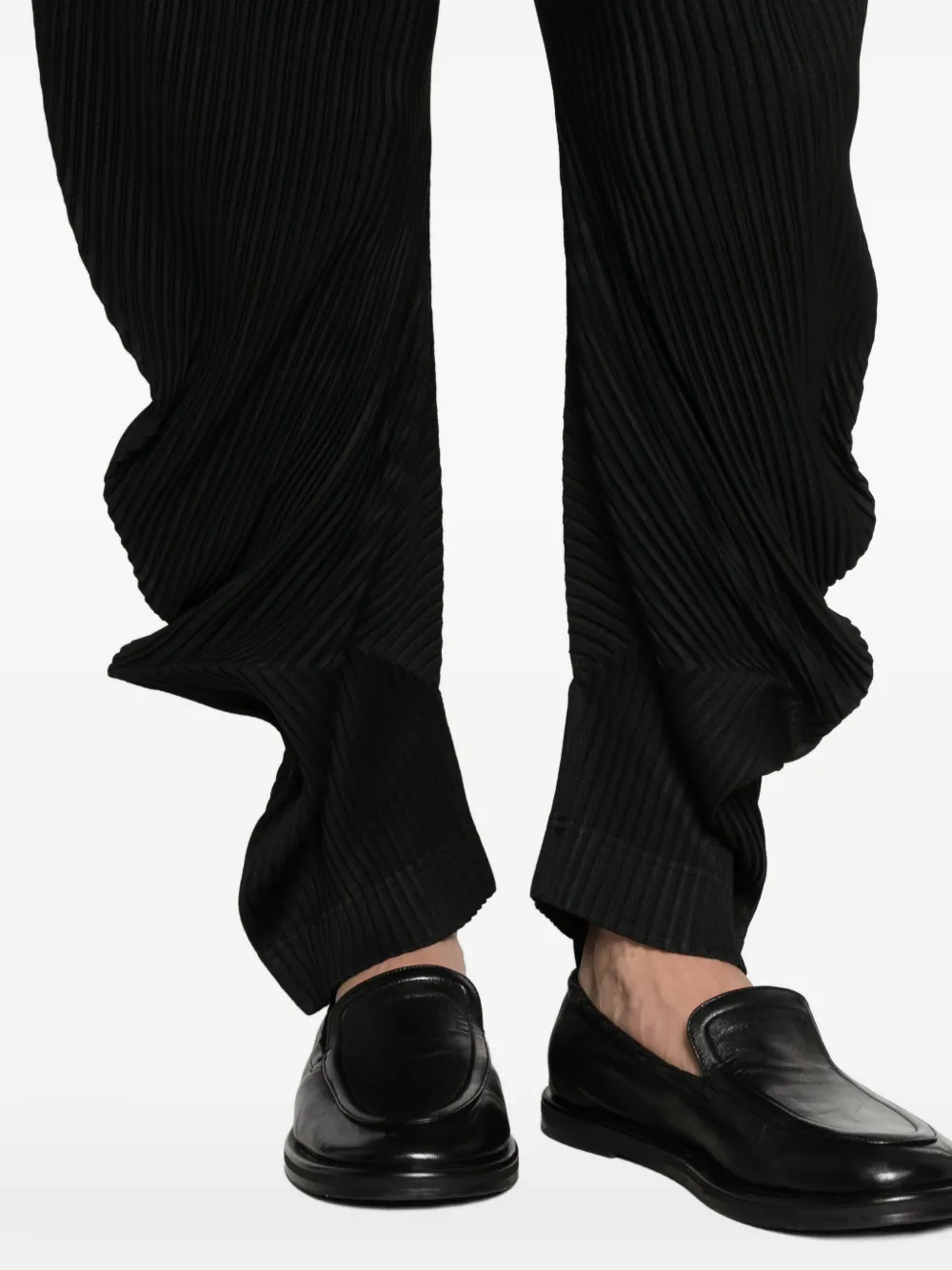 Homme Plissé Issey Miyake プリーツ パンツ | ブラック | FARFETCH JP