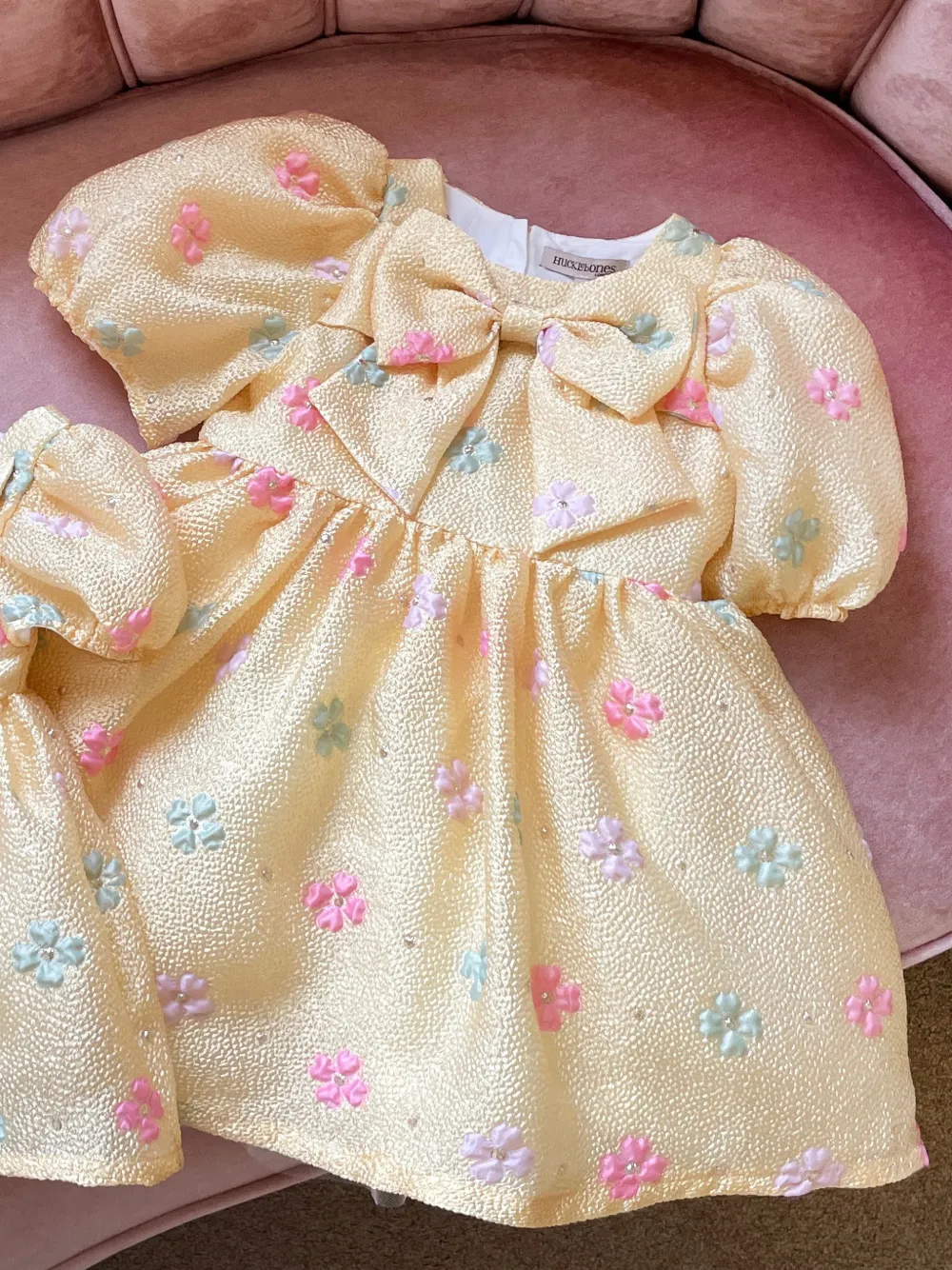 Hucklebones London Jurk met pofmouwen en bloemenprint Oranje