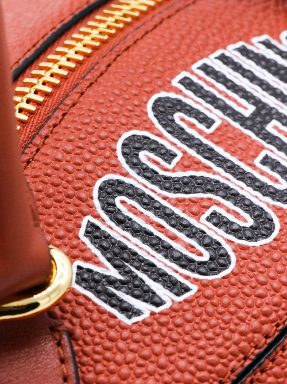 Moschino Rugby Ball schoudertas Bruin