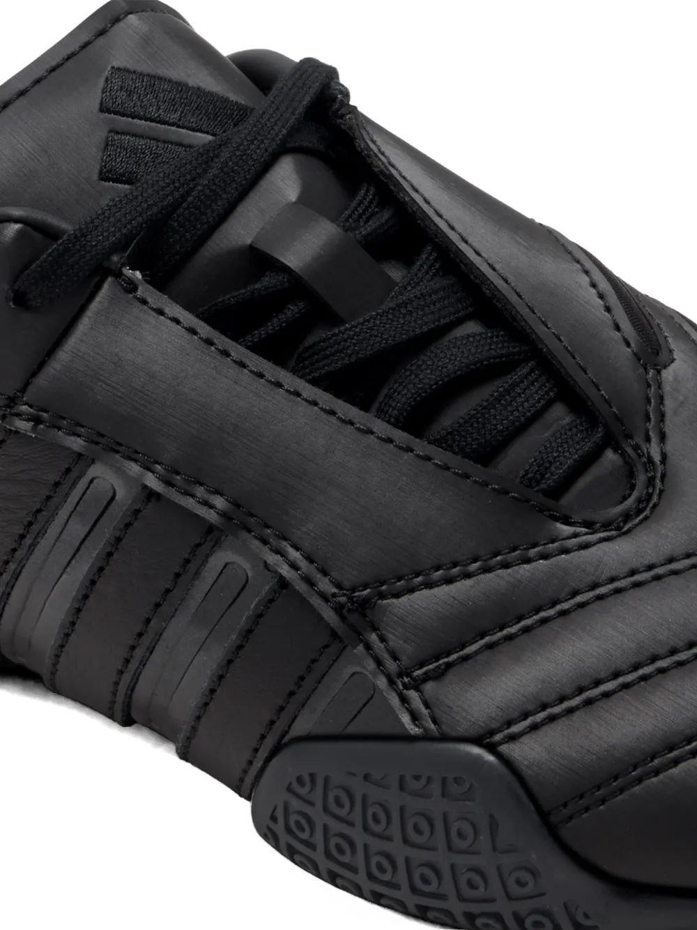 adidas Taekwondo Mei Elite gestreepte sneakers met vlakken Zwart