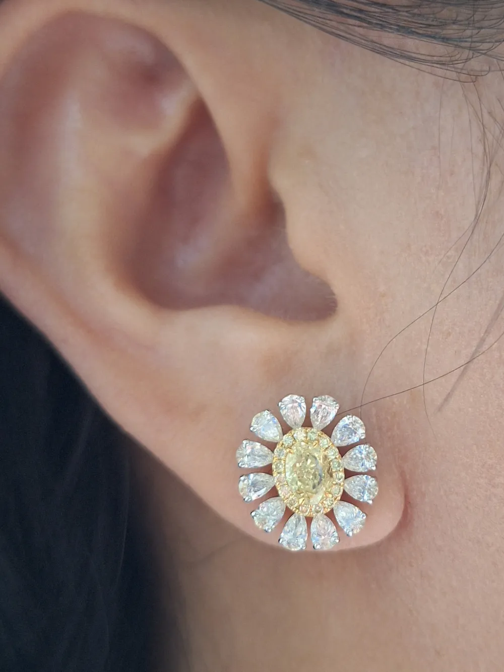  Hyt Jewelry Pendientes Con Motivo Floral Y Diamantes - Plateado 