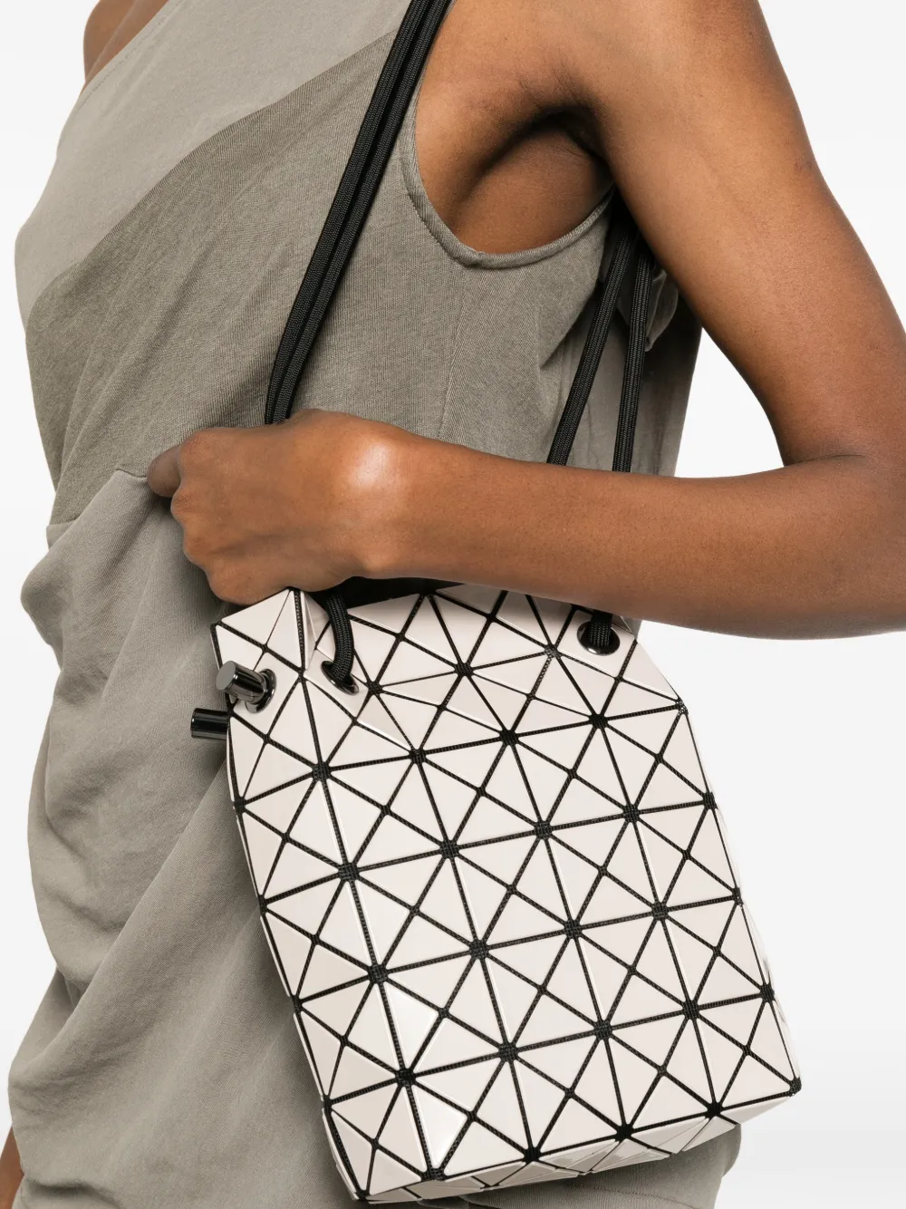 Bao Issey Miyake Schoudertas met geometrisch vlak Beige